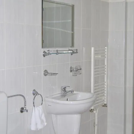Delaf Hotel 3*